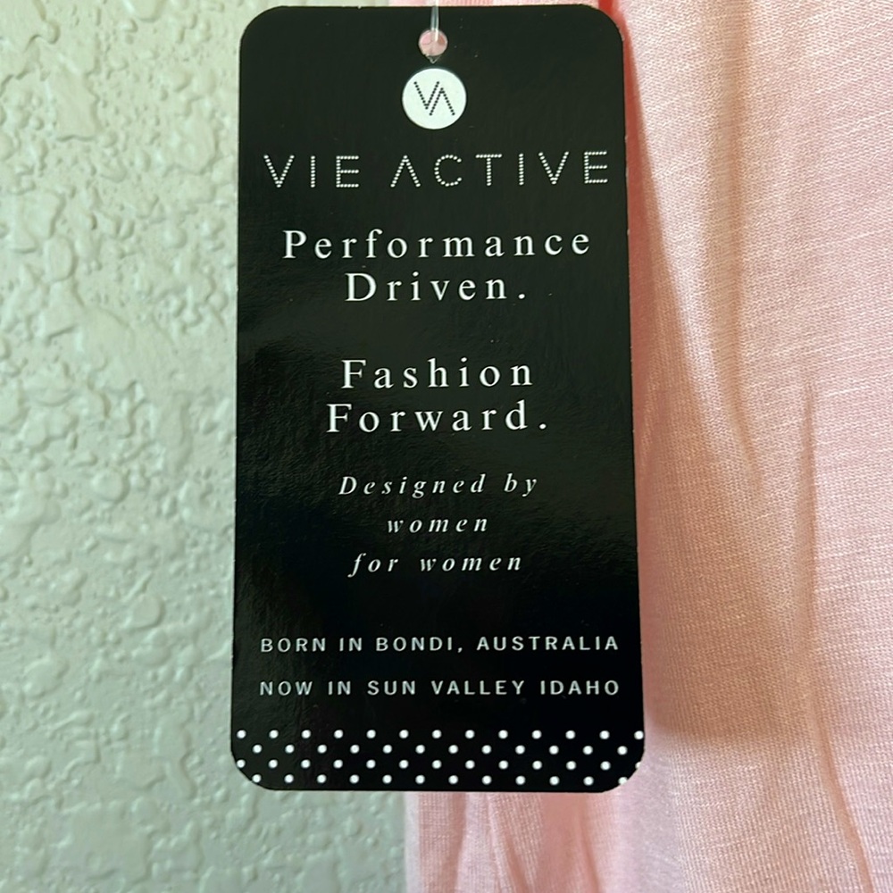 VIE ACTIVE light pink blush Claire twist back tank women’s medium new with tags - Picture 4 of 4